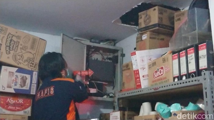 Minimarket di Tulungagung dibobol maling.