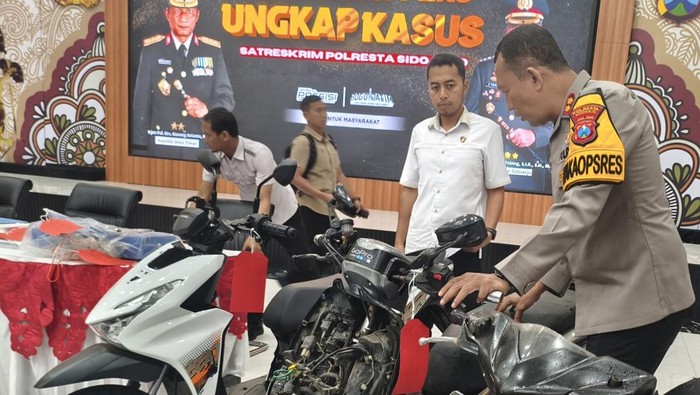 Motor hasil curas ditampilkan di Polresta Sidoarjo