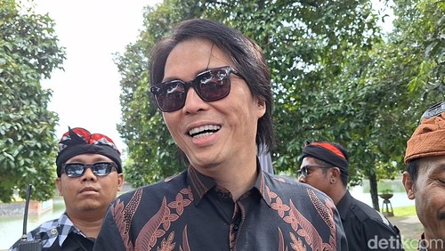 Anggota Komisi X DPR RI, Once Mekel di Kota Mataram, Rabu (11/2/2026) sore di Taman Mayura, Kota Mataram.