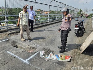 Sambungan Overpass Tanggulangin Sidoarjo Ambles, Pemotor Nyaris Jatuh