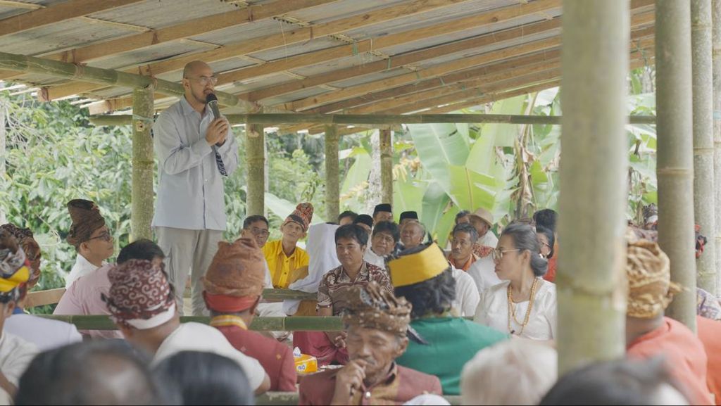 Video: Momen Pandji Pragiwaksono Minta Maaf Langsung di Sidang Adat Toraja