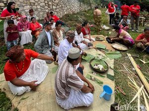 Pandji Ikut Santap Hidangan Persembahan Ritual Sanksi Adat Toraja