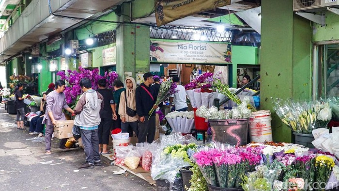 Pasar Bunga Rawa Belong Diserbu Pembeli Jelang Valentine
