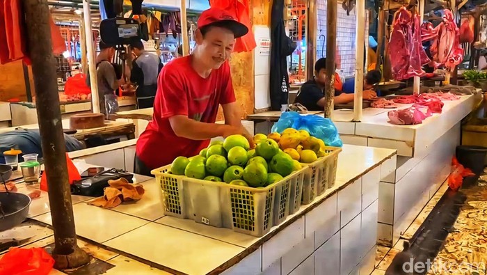 Pedagang di Pasar Cibadak