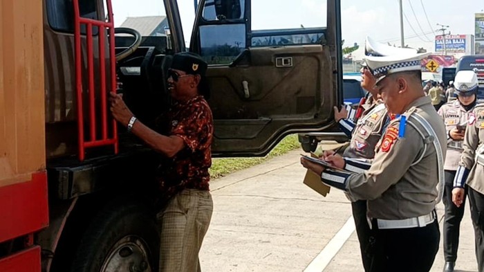 Pemeriksaan kendaraan.