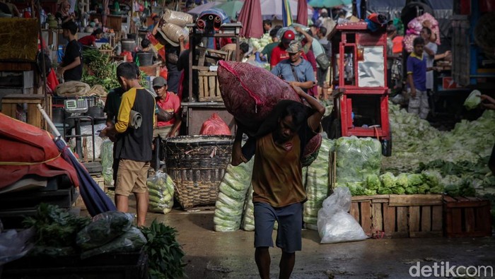 Pemprov DKI Jakarta berupaya menjaga stabilitas harga bahan pokok menjelang Ramadan dan Idul Fitri 1447 H. Pengawasan pangan diperketat agar stok aman dan harga terkendali.