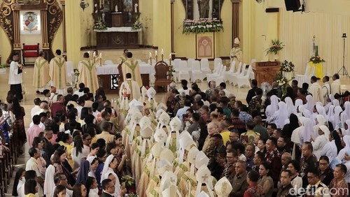 Penahbisan Uskup Larantuka, Monsinyur Yohanes Hans Monteiro di Gereja Katedral Reinha Rosari Larantuka, Rabu (11/2/2026).