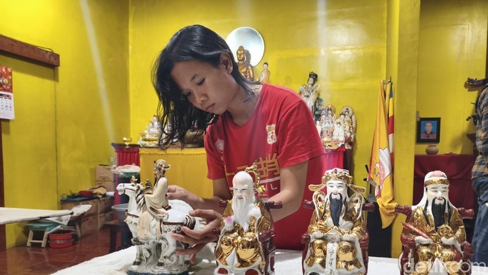 Pencucian rupang di Vihara Sidoarjo