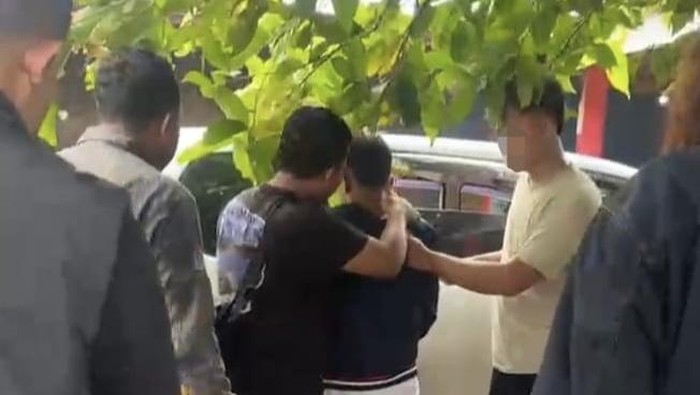 Pengedar sabu di Nganjuk saat ditjangkap di rumahnya