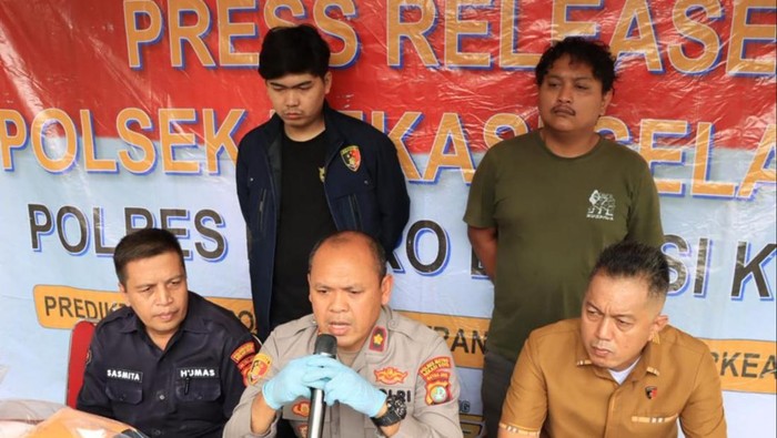 Polisi menahan bapak bayi yang ditinggal di apartemen Bekasi. (Dok. Istimewa)