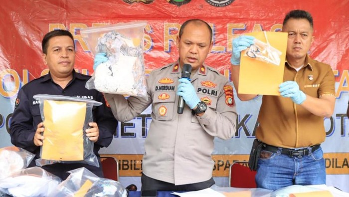 Polisi mengungkap kasus sejoli meninggalkan bayi di apartemen Bekasi. (Dok. Istimewa)