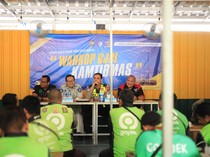 Cara Kreatif Polres Gresik Gaungkan Keselamatan Berkendara ke Ojol