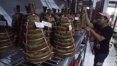 Potret Pabrik Kue Keranjang dan Dodol Tangerang Kebanjiran Pesanan Imlek