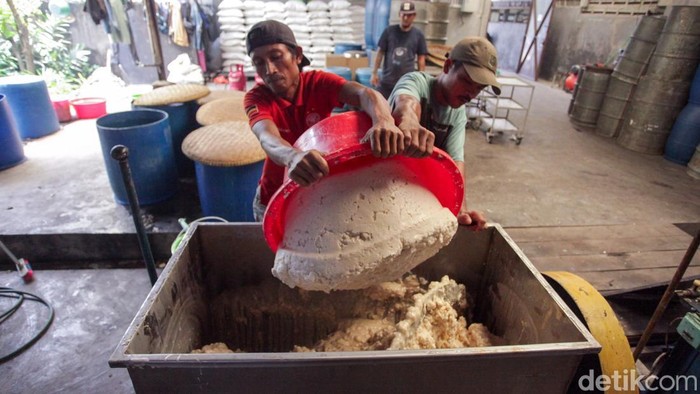Potret Pabrik Kue Keranjang dan Dodol Tangerang Kebanjiran Pesanan Imlek Potret Pabrik Kue Keranjang dan Dodol Tangerang Kebanjiran Pesanan Imlek
