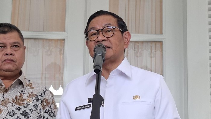 Pramono Anung resmikan rute TransJ Cawang-Cikarang.