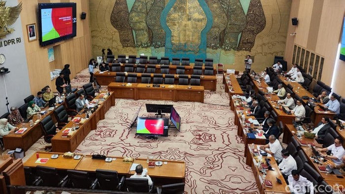 Rapat Dengar Pendapat Komisi XII DPR dengan SKK Migas di ruang rapat Komisi XII DPR RI, Senayan, Jakarta, Rabu (10/2/2026).