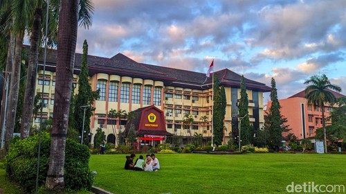 Suasana Rektorat Universitas Mataram. (Foto: Ahmad Viqi/detikBali).