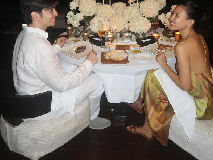 Romantisnya Angga Yunanda dan Shenina Cinnamon saat Kulineran Bareng