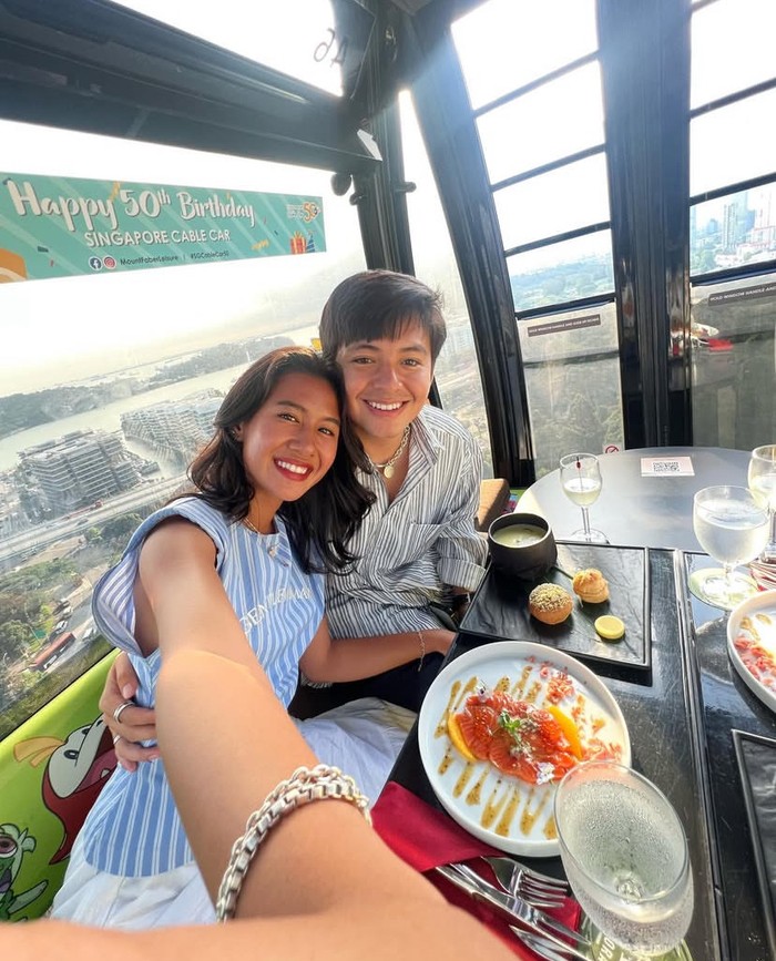 Romantisnya Angga Yunanda dan Shenina Cinnamon saat Candlelight Dinner