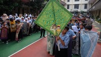 Pihak sekolah menyebut kegiatan ini bertujuan menanamkan nilai-nilai keagamaan sejak dini serta mengajak siswa untuk meningkatkan ibadah selama bulan suci Ramadan. Melalui kegiatan sederhana ini, siswa dikenalkan makna persiapan spiritual dan kebersamaan. ANTARA FOTO/Maulana Surya