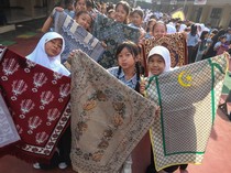 Sambut Ramadan, Siswa SD di Solo Gelar Parade Sajadah