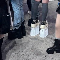 Sepatu Boots 20 Cm Jadi Standar Baru Nonton Konser KPop, Tuai Perdebatan