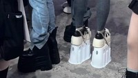 Sepatu Boots 20 Cm Jadi Standar Baru Nonton Konser KPop, Tuai Perdebatan
