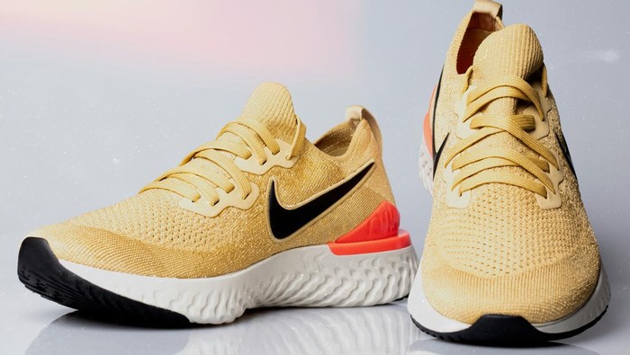 Sepatu olahraga sebagai hadiah Valentine untuk cowok