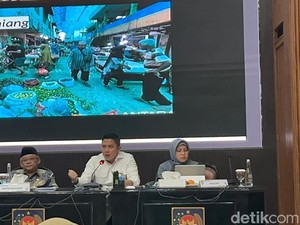 Seskab: Presiden Pastikan Harga Bahan Pokok Terjangkau di Daerah Bencana