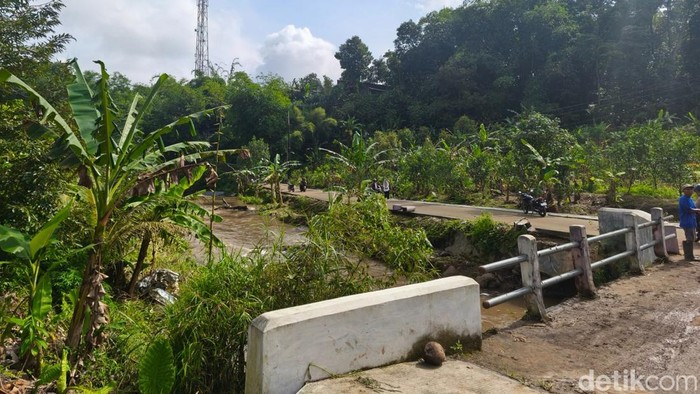 Sungai Karangmalang, Mijen, Kota Semarang, yang diduga sebagai lokasi korban FMN (16) hanyut. Foto diambil pada Rabu (11/2/2026) pagi.