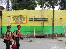 Tembok SD di Jakbar Nyaris Ambruk, Disangga Kayu Demi Keselamatan