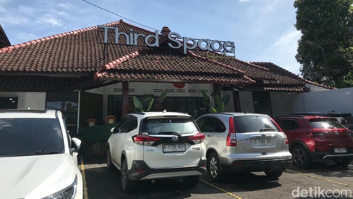 Third Space Signature