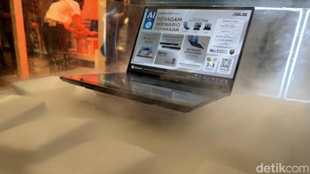 Sebaliknya, uji suhu rendah dilakukan menggunakan media pendingin khusus untuk memastikan layar dan sistem tetap dapat menyala dalam kondisi dingin ekstrem. Pada sejumlah model, penggunaan panel OLED disebut lebih stabil terhadap perubahan suhu drastis. Foto: Adi Fida Rahman/detikINET