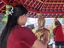 Persiapan Imlek, Umat Mulai Bersih-bersih Vihara Dharmayana Kuta