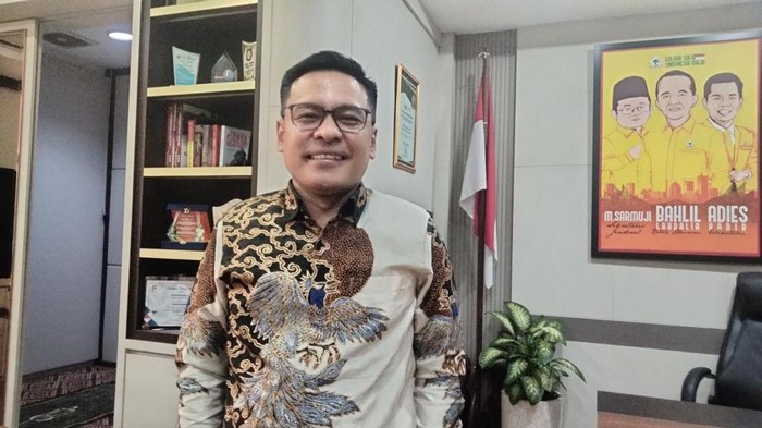 Wakil Ketua DPRD Kota Surabaya Arif Fathoni