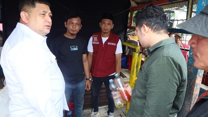Wali Kota Makassar Munafri Arifuddin meninjau lokasi pengolahan sampah plastik menjadi BBM di Kecamatan Bontoala.