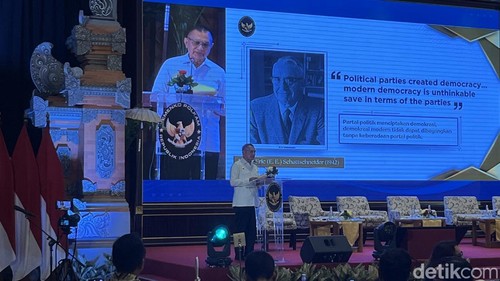 Wamenkopolkam Lodewijk Freidrich Paulus saat Rapat Koordinasi Nasional Evaluasi Capaian IIPP 2025 di Kuta, Badung, Rabu (11/2/2026).