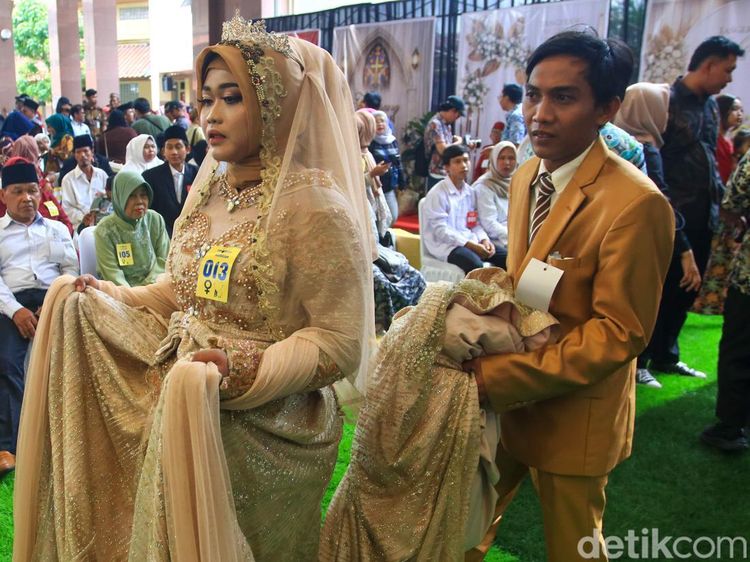 106 Pasangan Pengantin Resepsi Massal di Tangerang