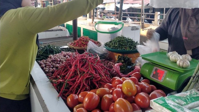 Aktivitas perbelanjaan di Pasar Kebun Lada Binjai. (Laila Syakira/detikSumut)
