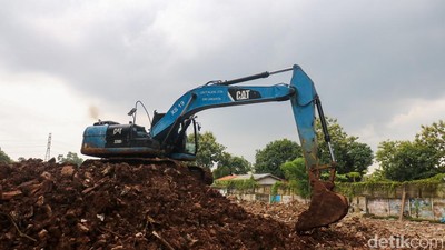 Alat Berat Turun, Penataan TPU Kebon Nanas Jaktim Dikebut