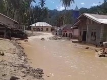 Tapteng Diguyur Hujan Deras: 2 Jembatan Hanyut Diterjang Banjir dan Longsor