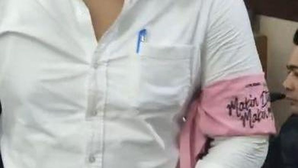 Video: Tulisan Makin Ditekan Makin Dilawan di Lengan Ammar Zoni saat Sidang