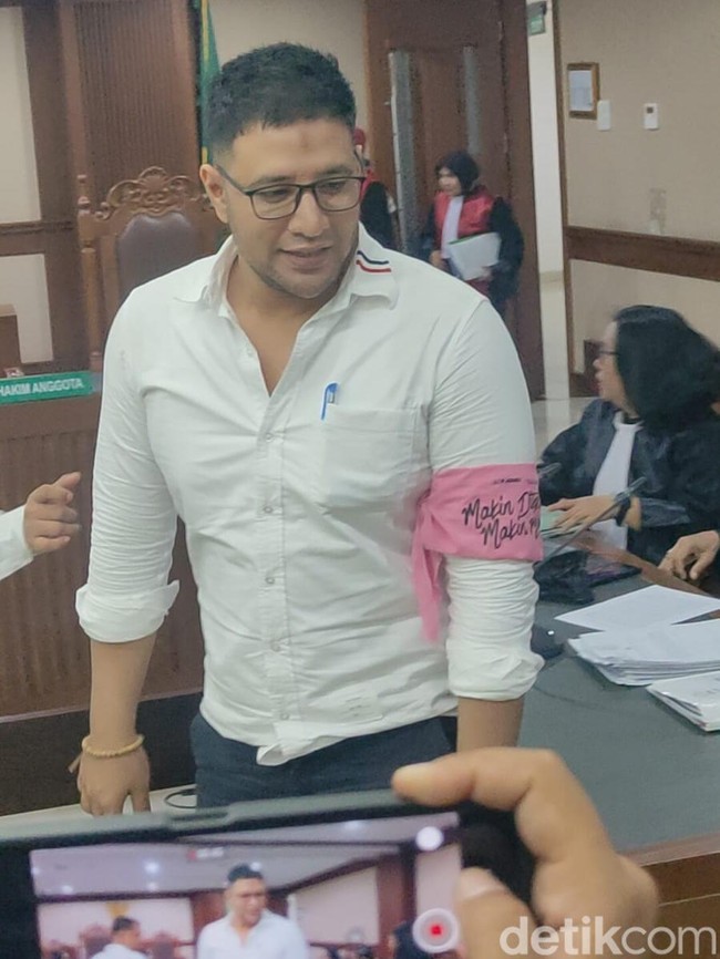 5 Artis Rayakan Lebaran di Penjara