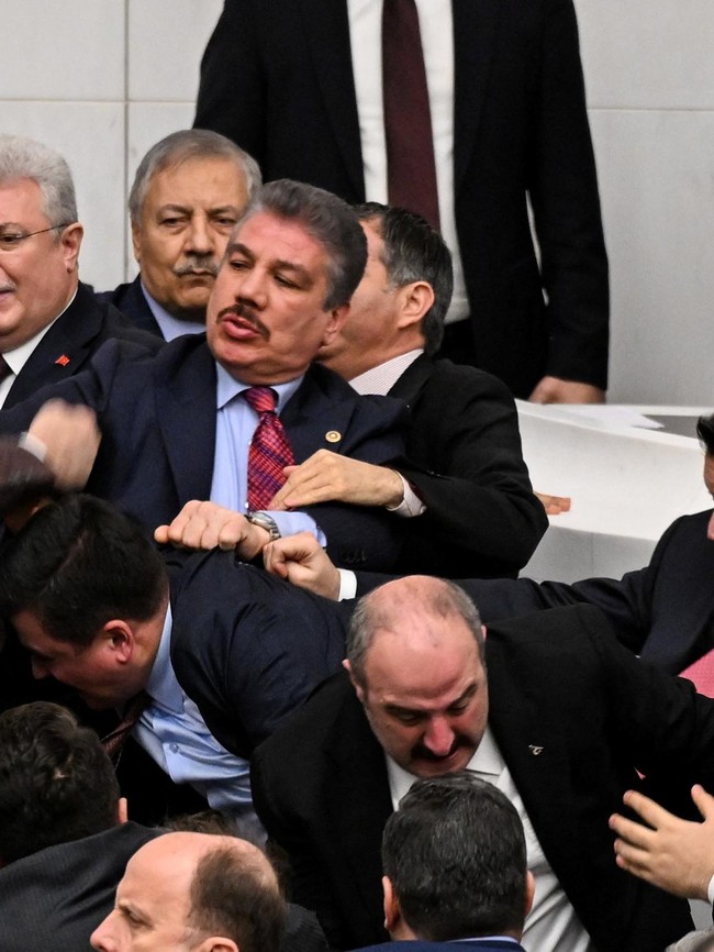 Anggota Parlemen Turki Adu Jotos Gegara Pejabat Baru