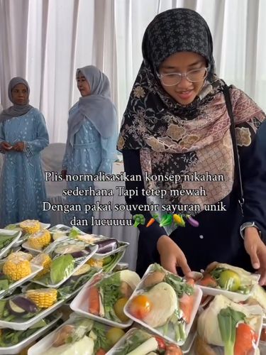 Souvenir pernikahan berupa sayuran mendadak viral di media sosial.