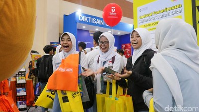 Antusias Pelajar Berburu Info Kampus di JICC