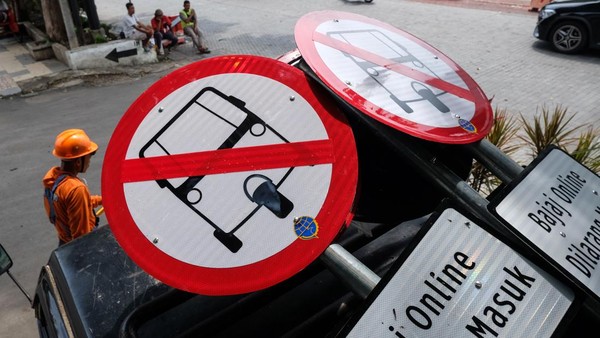 Bajaj Dilarang Melintas, Pemkot Solo Pasang Rambu di Jalan Protokol