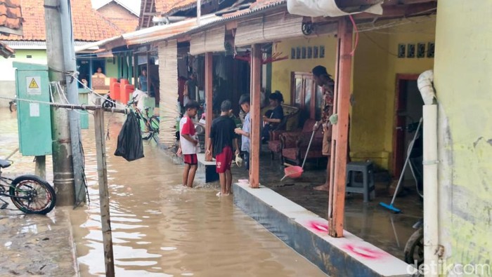Banjir di Desa Barisan, Kecamatan Losari, Kabupaten Cirebon