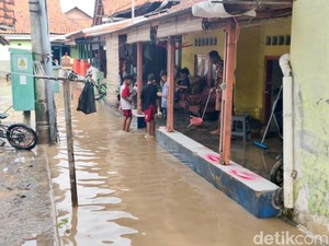 Langit Cerah Jadi Saksi Cisanggarung Meluap Rendam Cirebon Timur