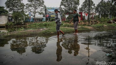 Banjir di Desa Buni Bakti Bekasi Berangsur Surut